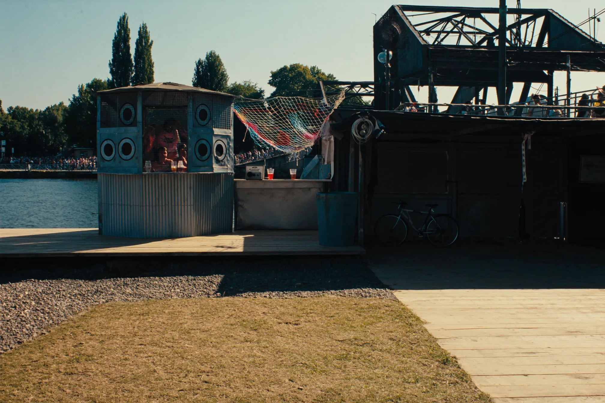 Else: a guide to the open-air complex, the floor, and the Treptower summer